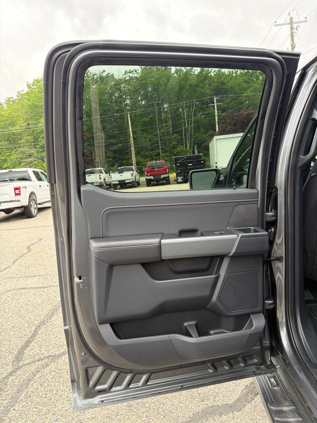 New 2026 Carbonized Gray Metallic Ford XLT image 12