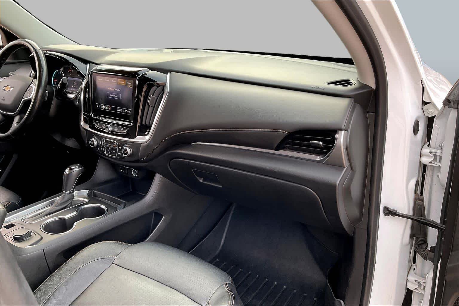 Used 2020 Summit White Chevrolet LT Cloth image 16