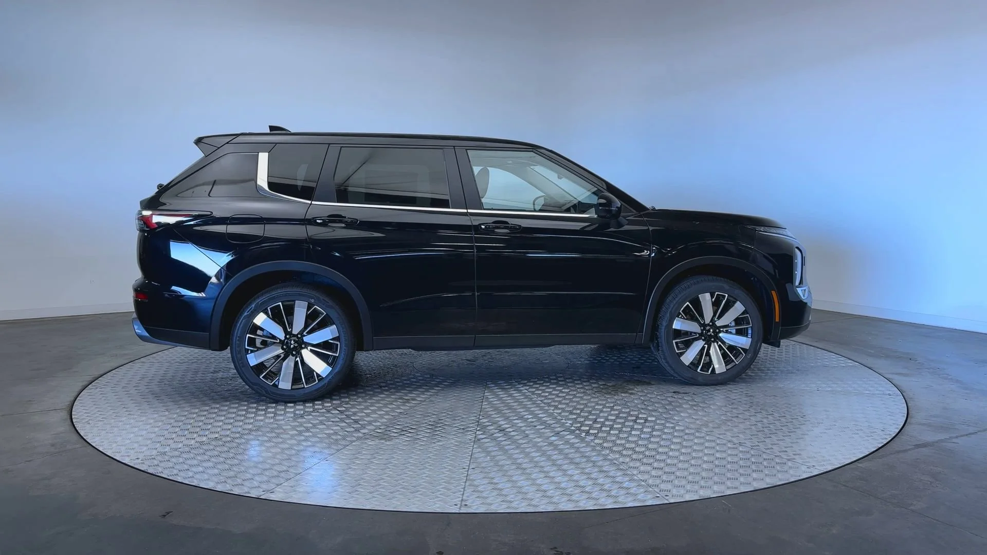 New 2026 Labrador Black Pearl Mitsubishi SE image 9