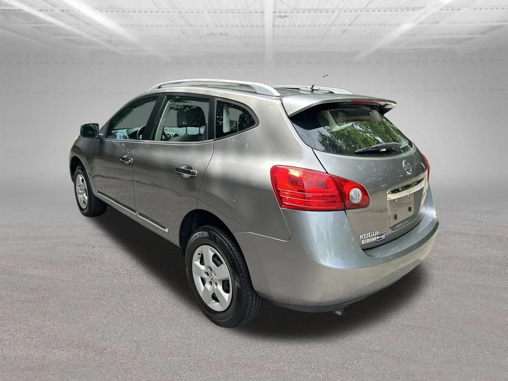 Used 2015 Gray Nissan S image 3