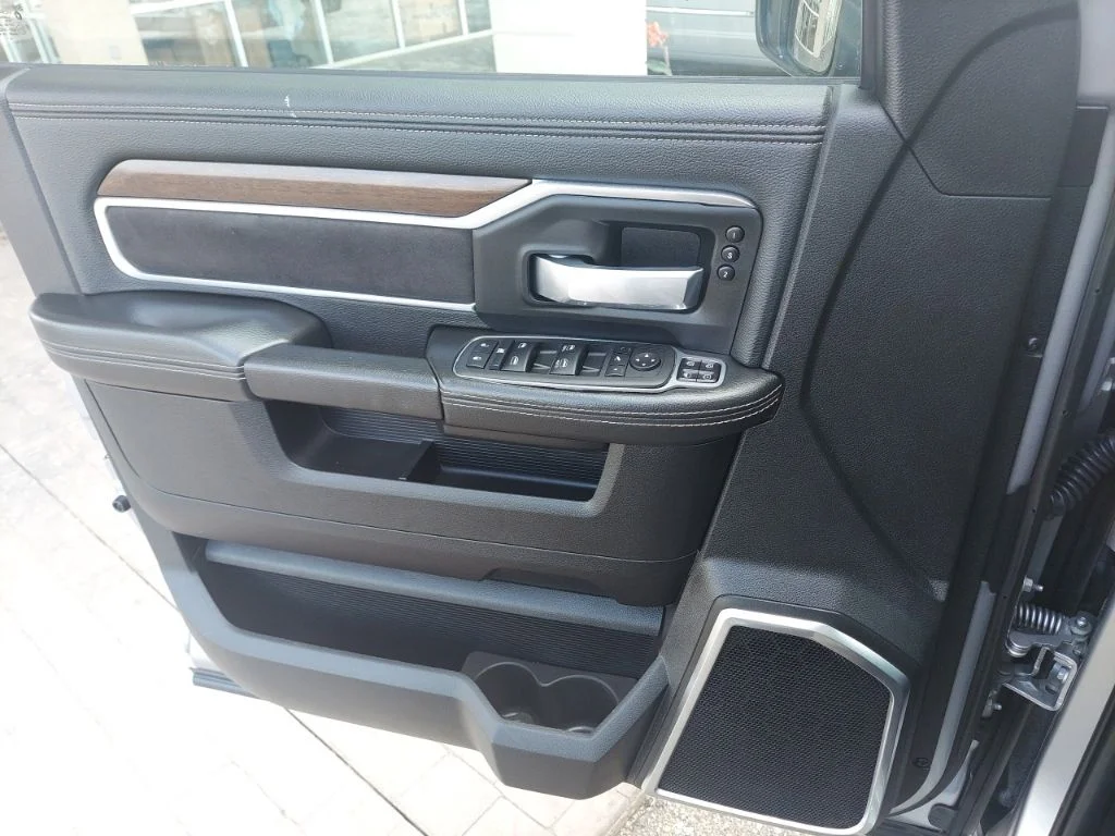 Used 2024 Silver Ram Laramie image 16
