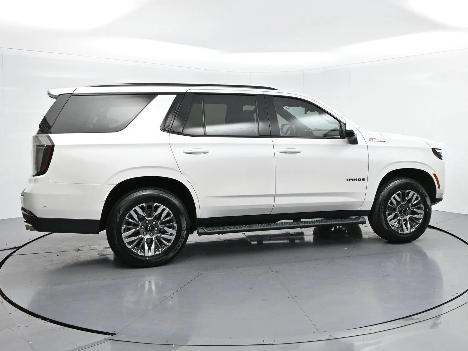 Used 2025 Iridescent Pearl Tricoat Chevrolet Z71 image 8