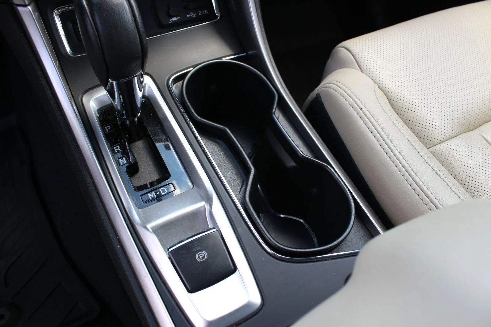 Used 2021 White Subaru Limited image 26