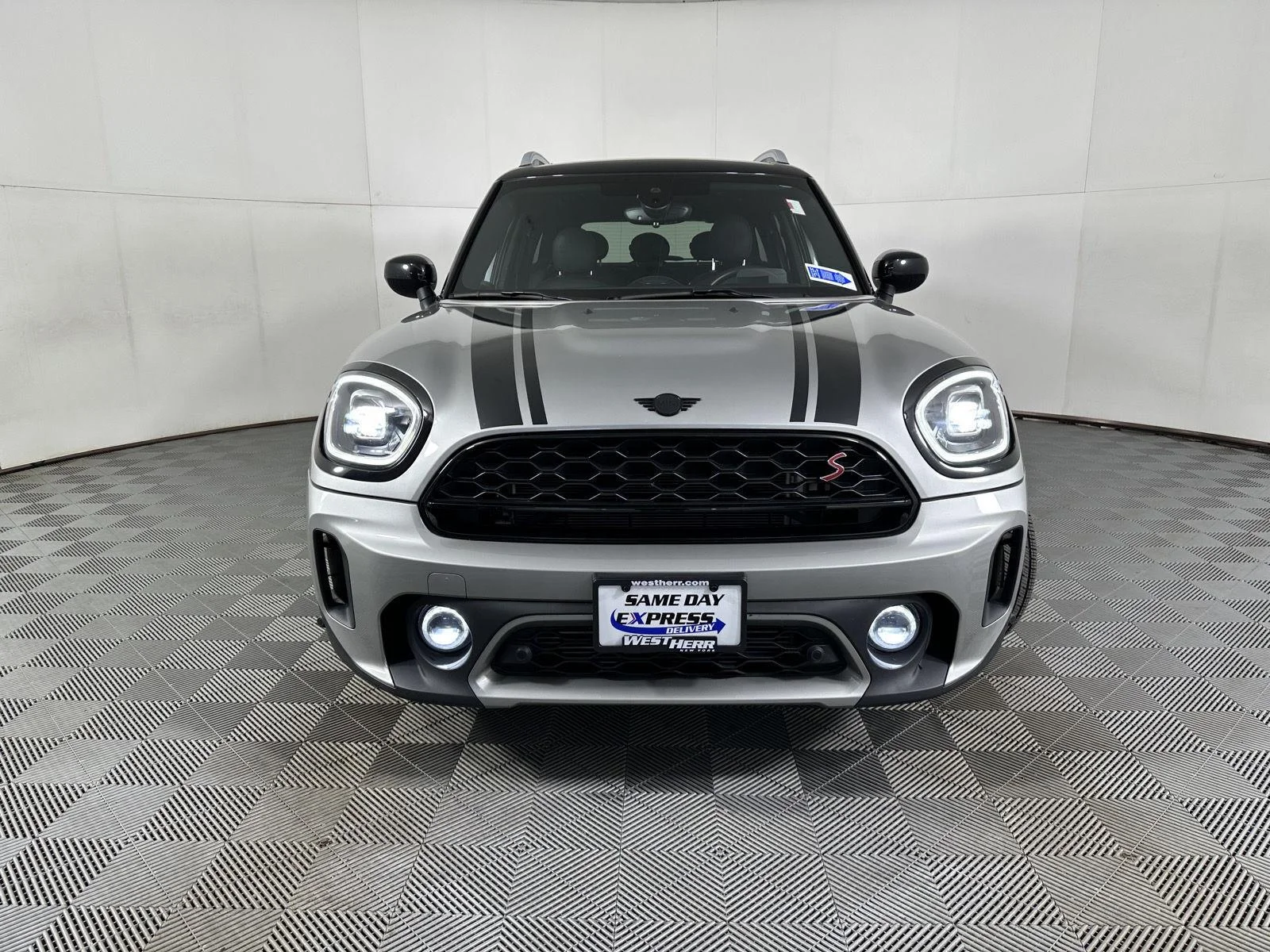 Used 2024 Melting Silver III Metallic MINI Cooper S image 2