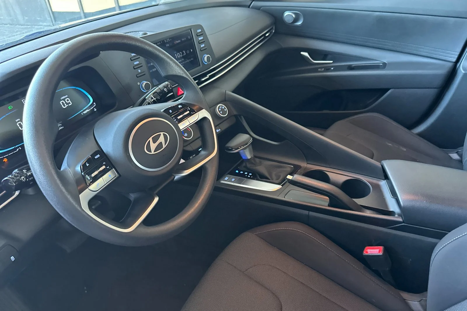 Used 2025 Abyss Black Hyundai SE image 10