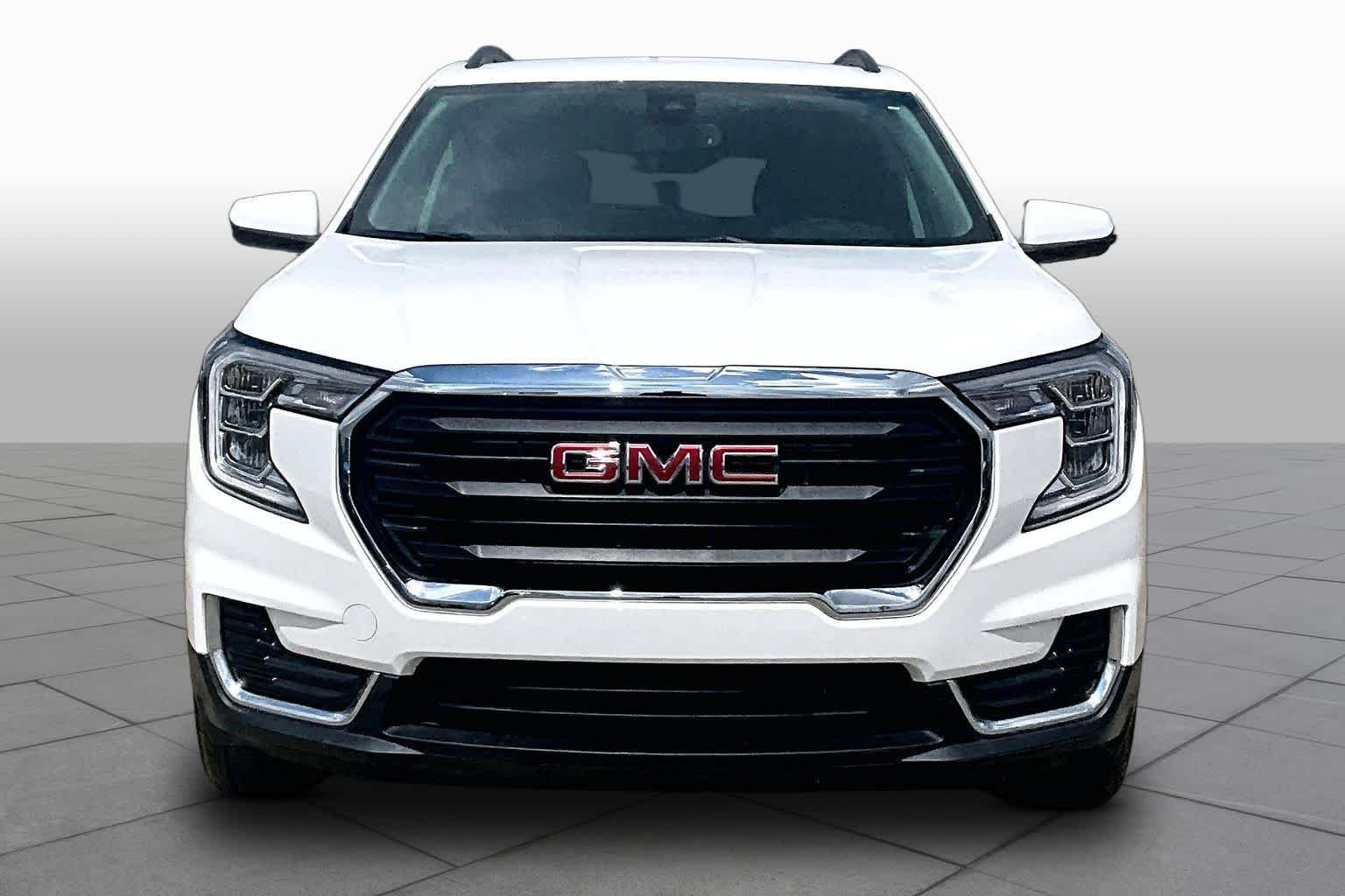 Certified Used 2024 Summit White GMC SLE image 4