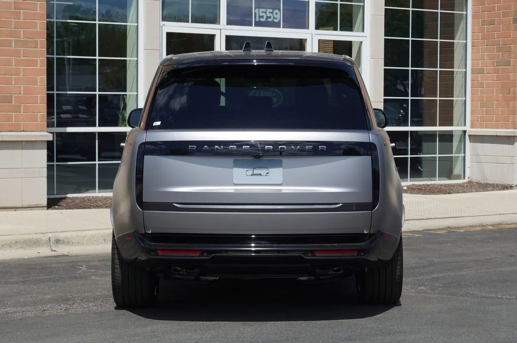New 2026 Flux Silver Satin Land Rover SE image 5