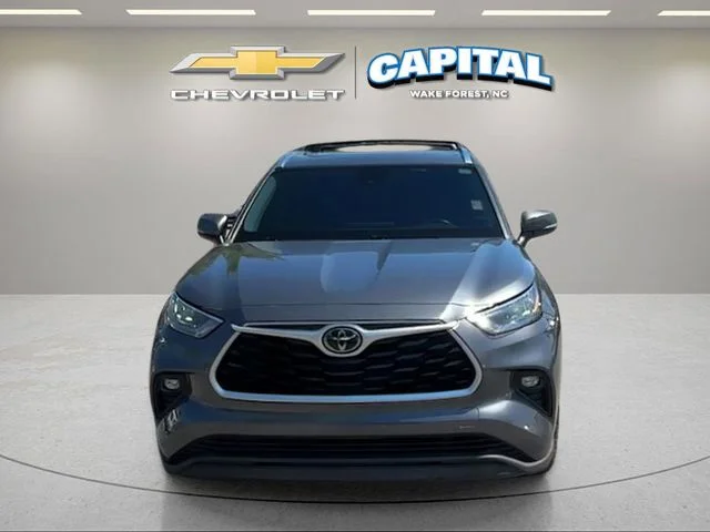 Used 2020 Gray Toyota XLE image 8