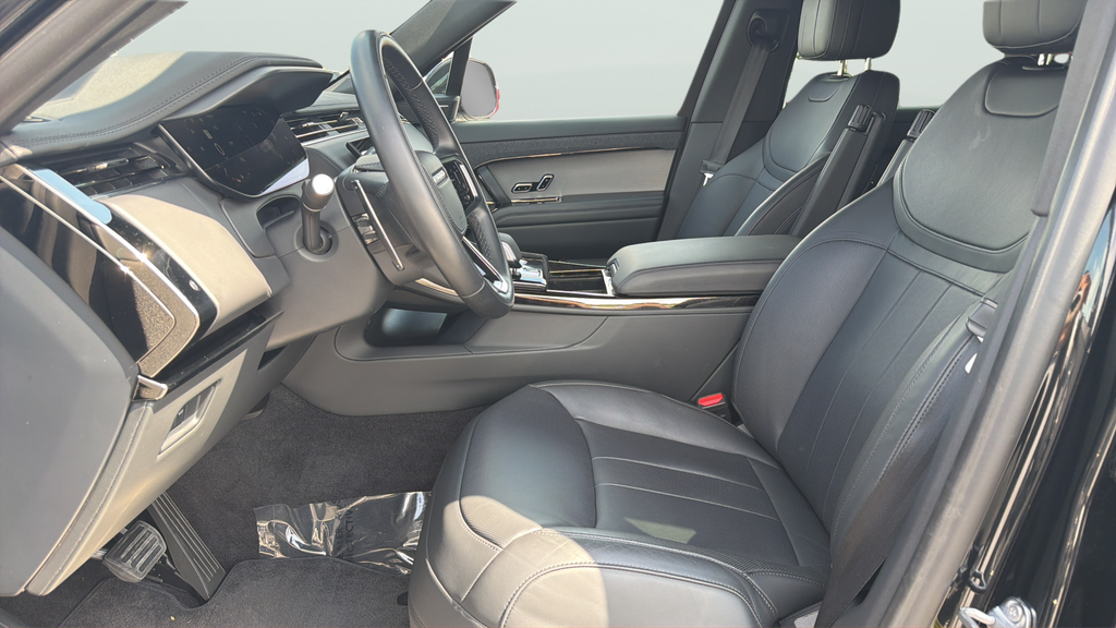 Used 2025 Black Land Rover SE image 17