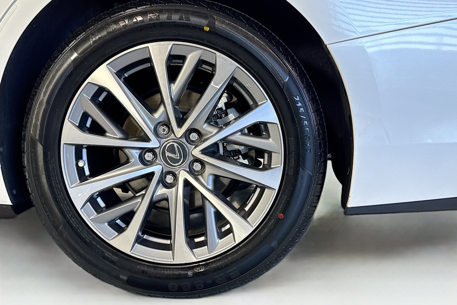 Used 2023 White Lexus ES 350 image 30