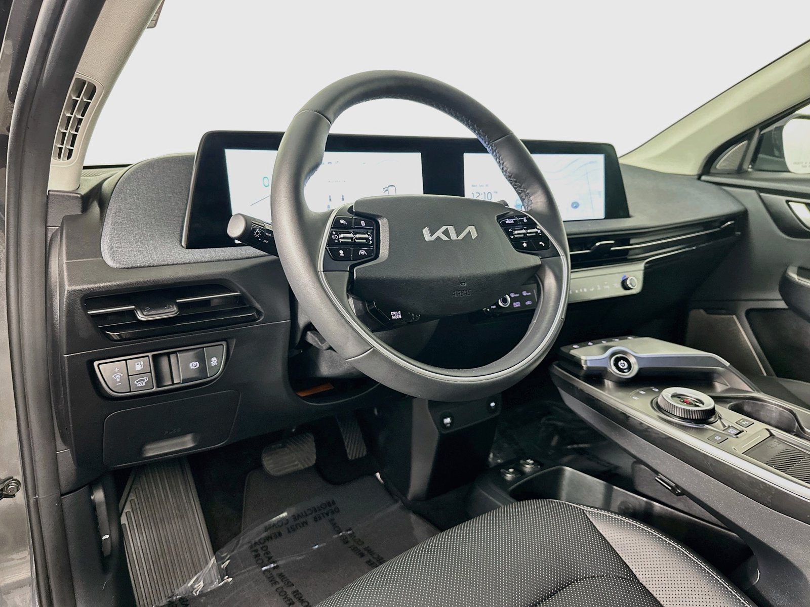 Used 2023 Interstellar Gray Kia Wind image 10