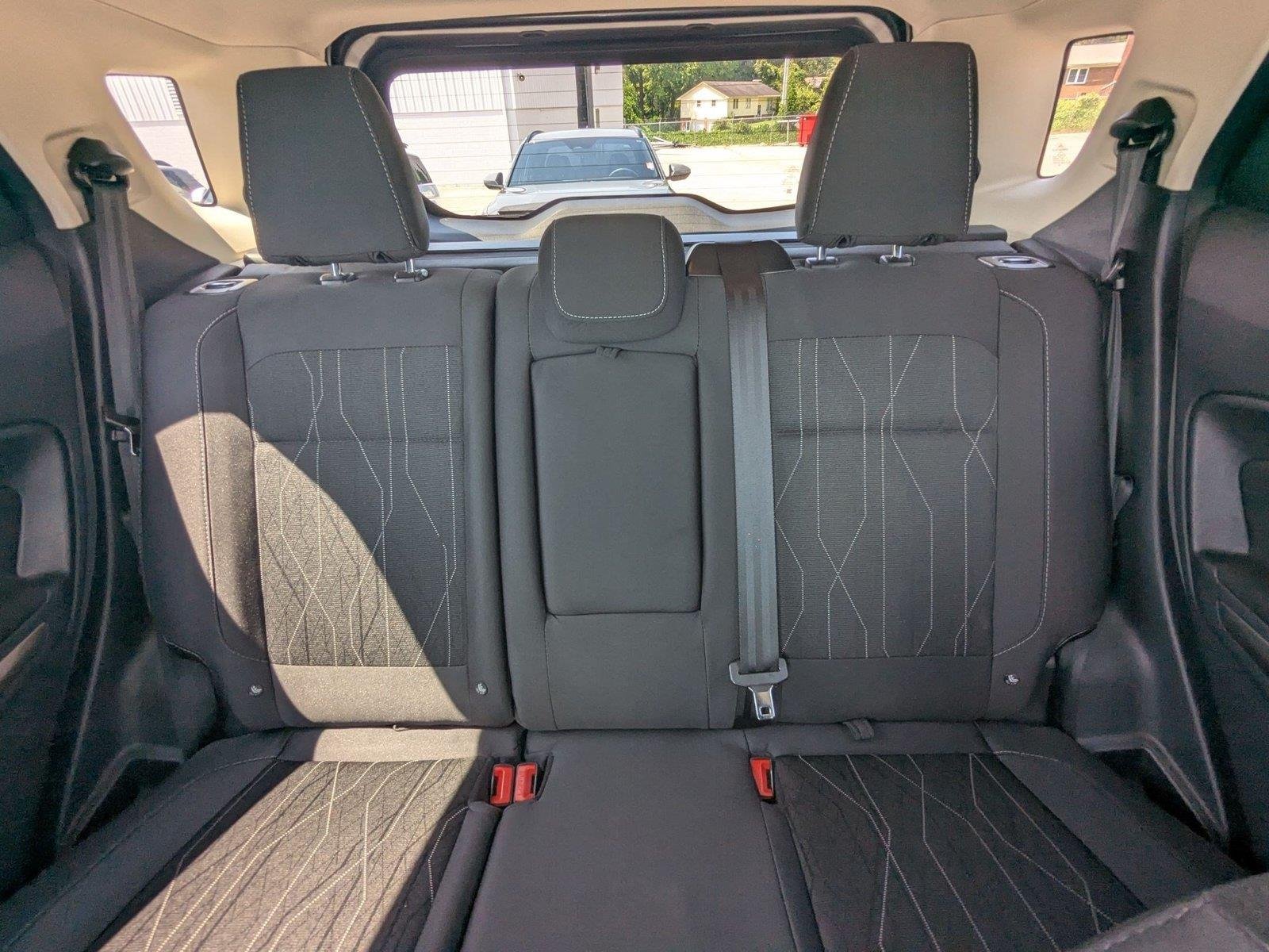 Used 2018 Smoke Metallic Ford SE image 24