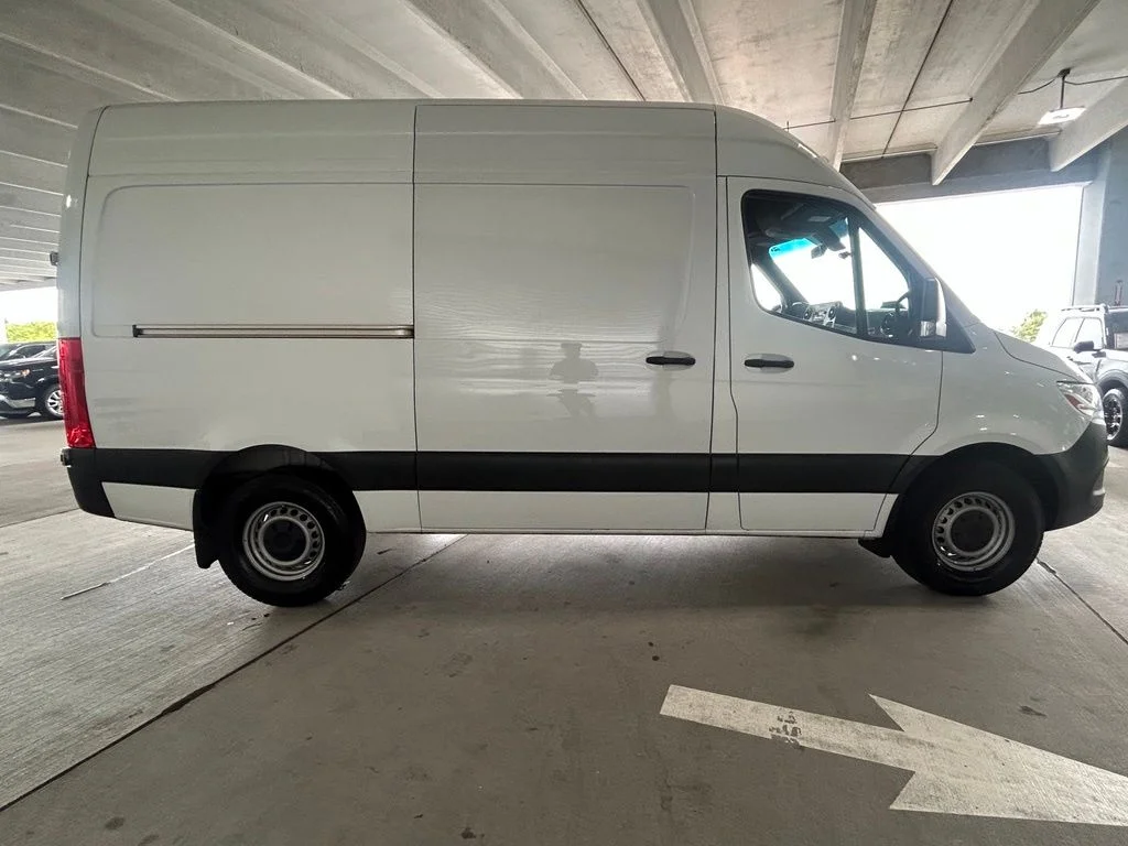 Used 2025 White Mercedes-Benz Cargo 144 WB image 5