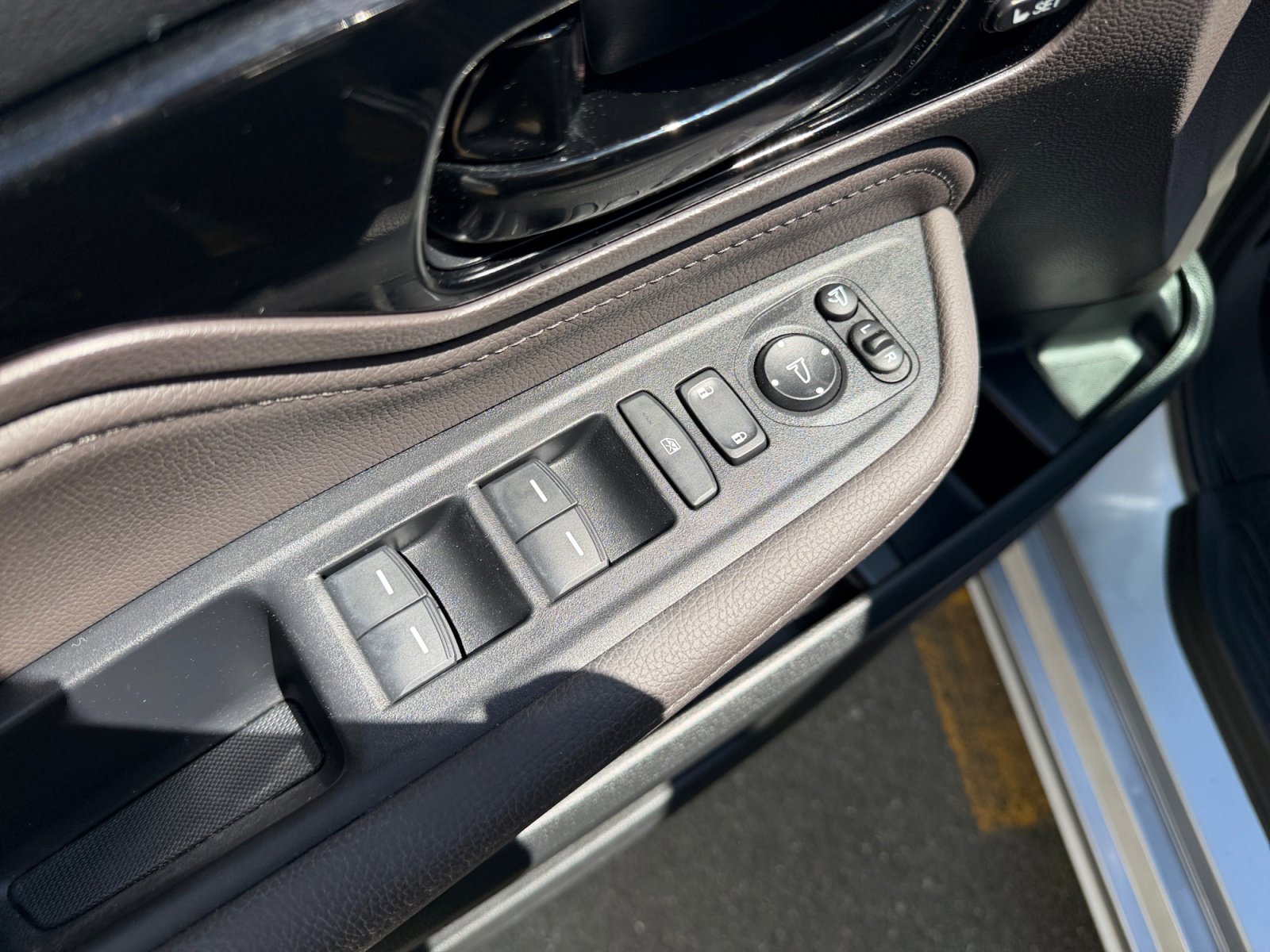 Used 2023 Lunar Silver Metallic Honda Elite image 30