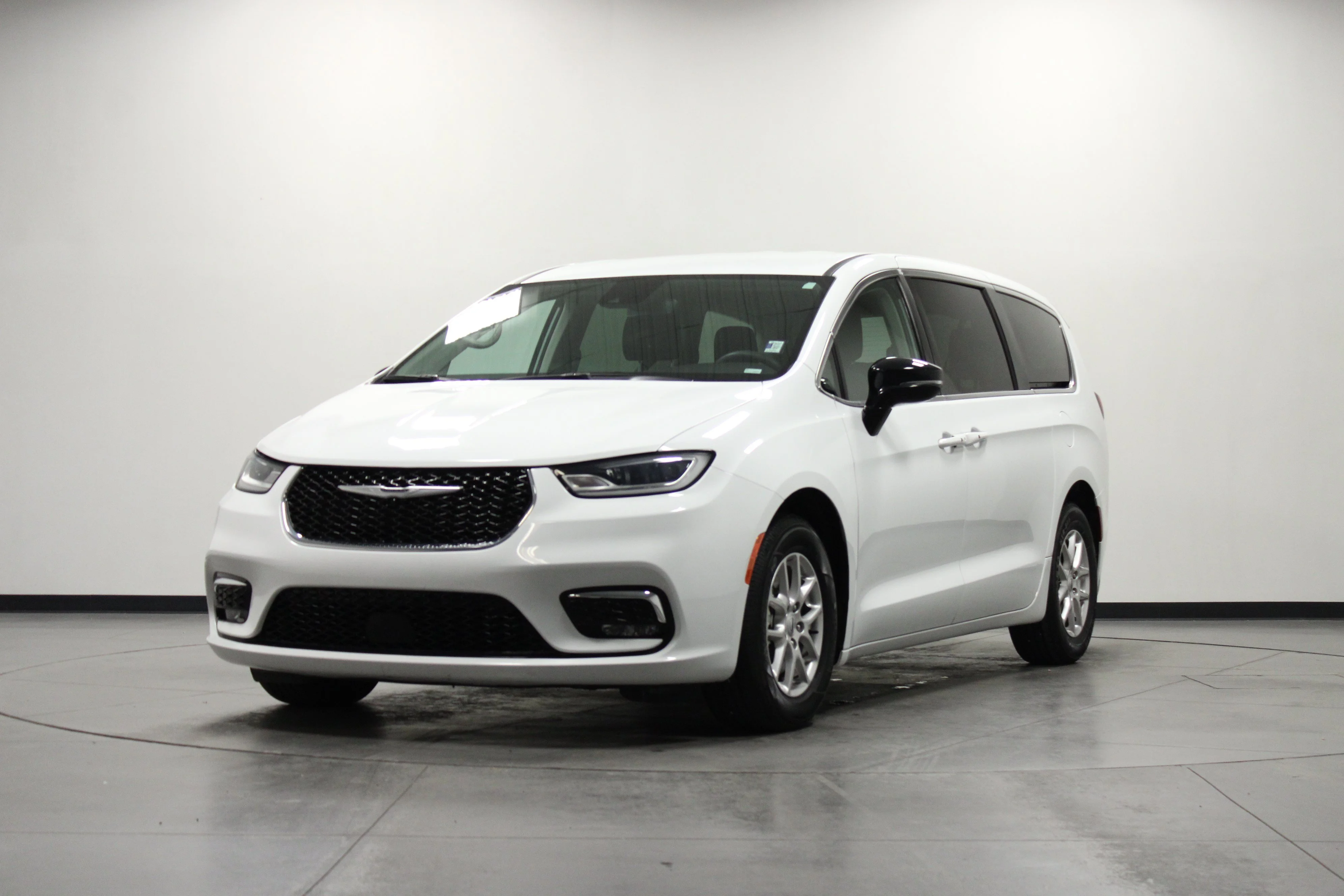 Used 2024 Bright White Clearcoat Chrysler Touring L image 8