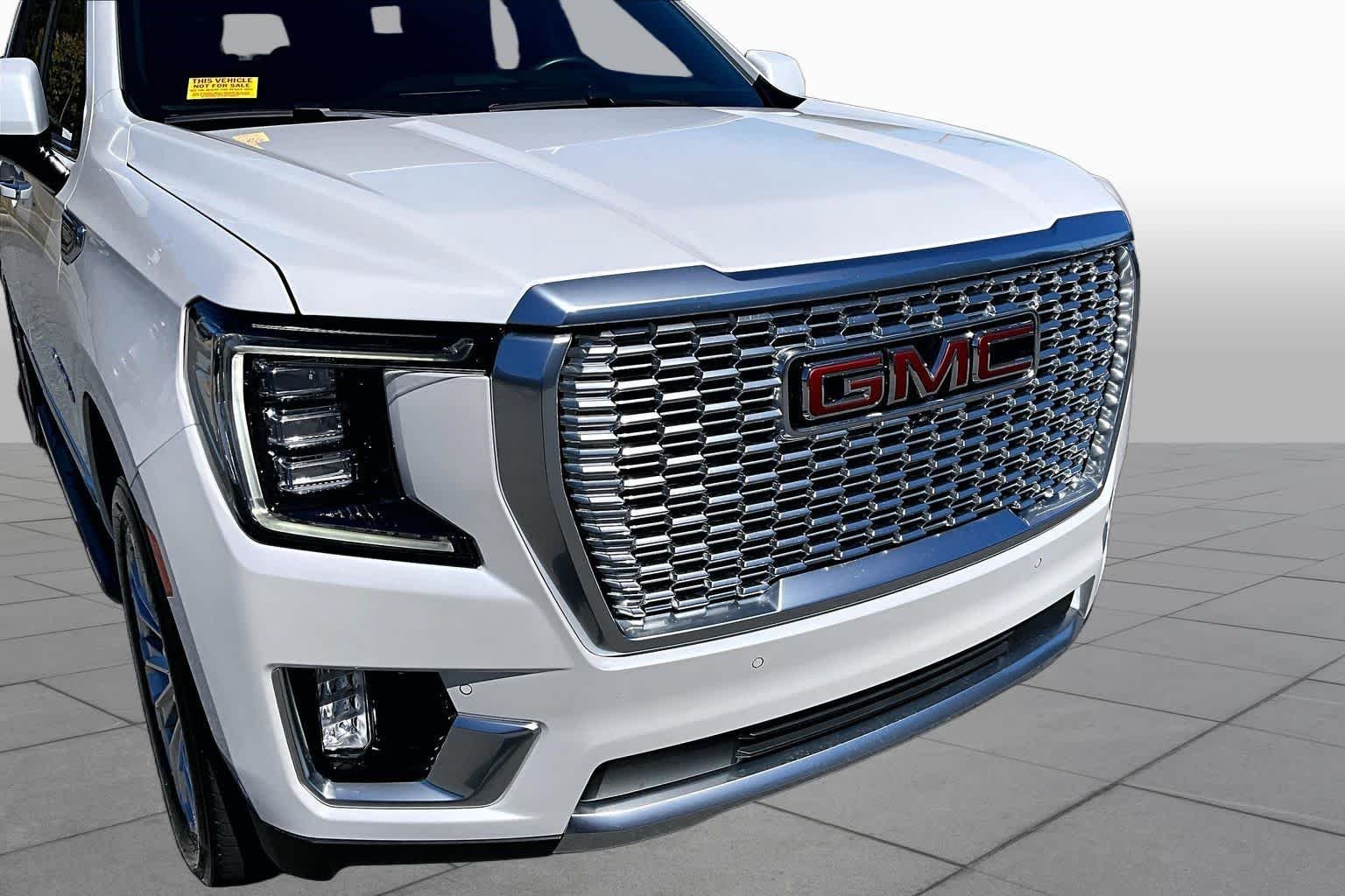 Used 2024 White Frost Tricoat GMC Denali image 30