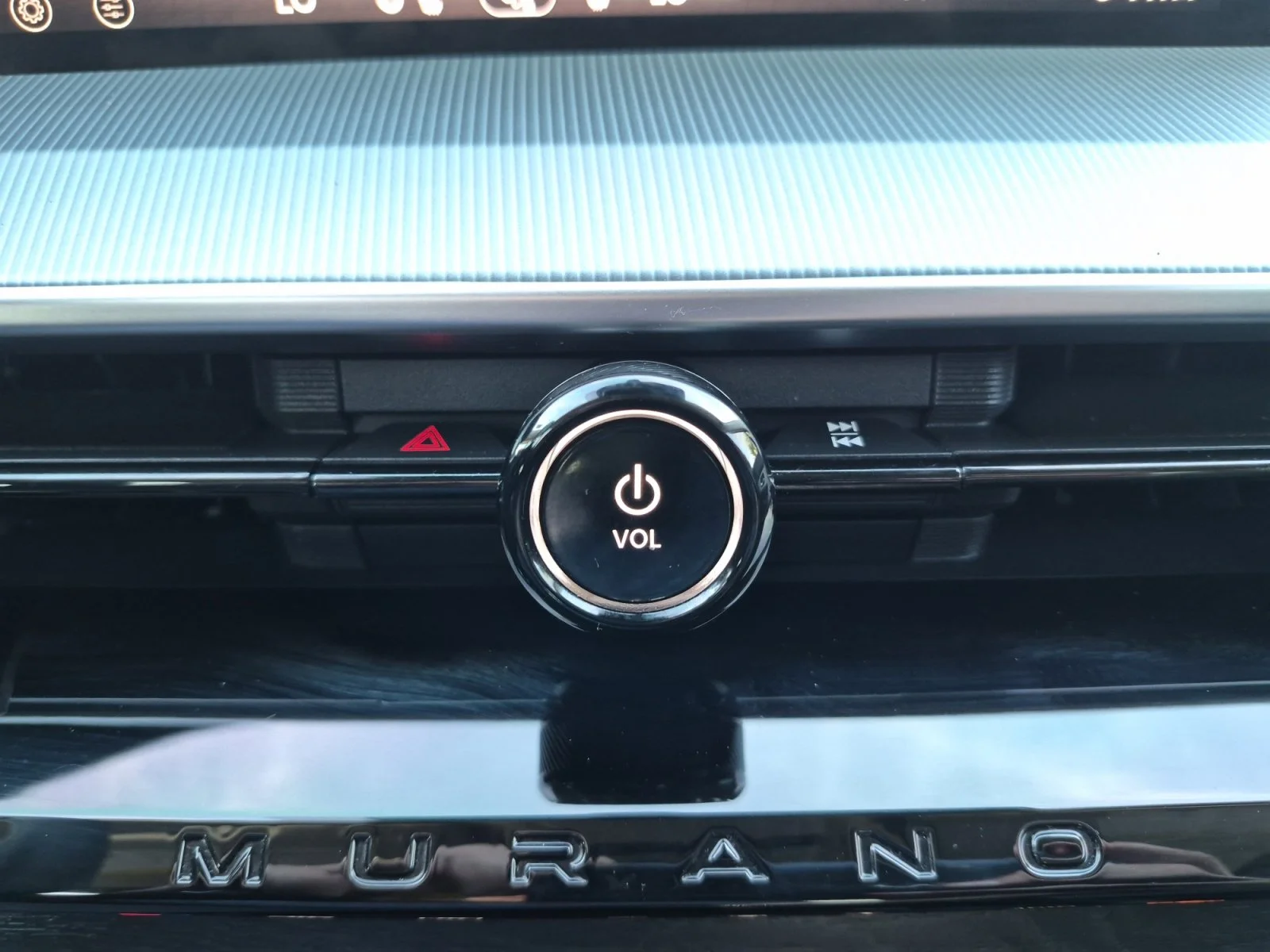 Used 2025 Everest White Pearl Tricoat Nissan SL image 17