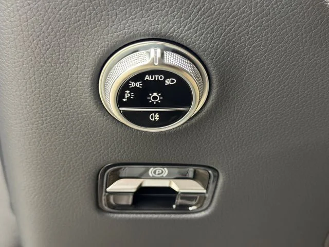 New 2027 Silver Mercedes-Benz GLC 300 image 40
