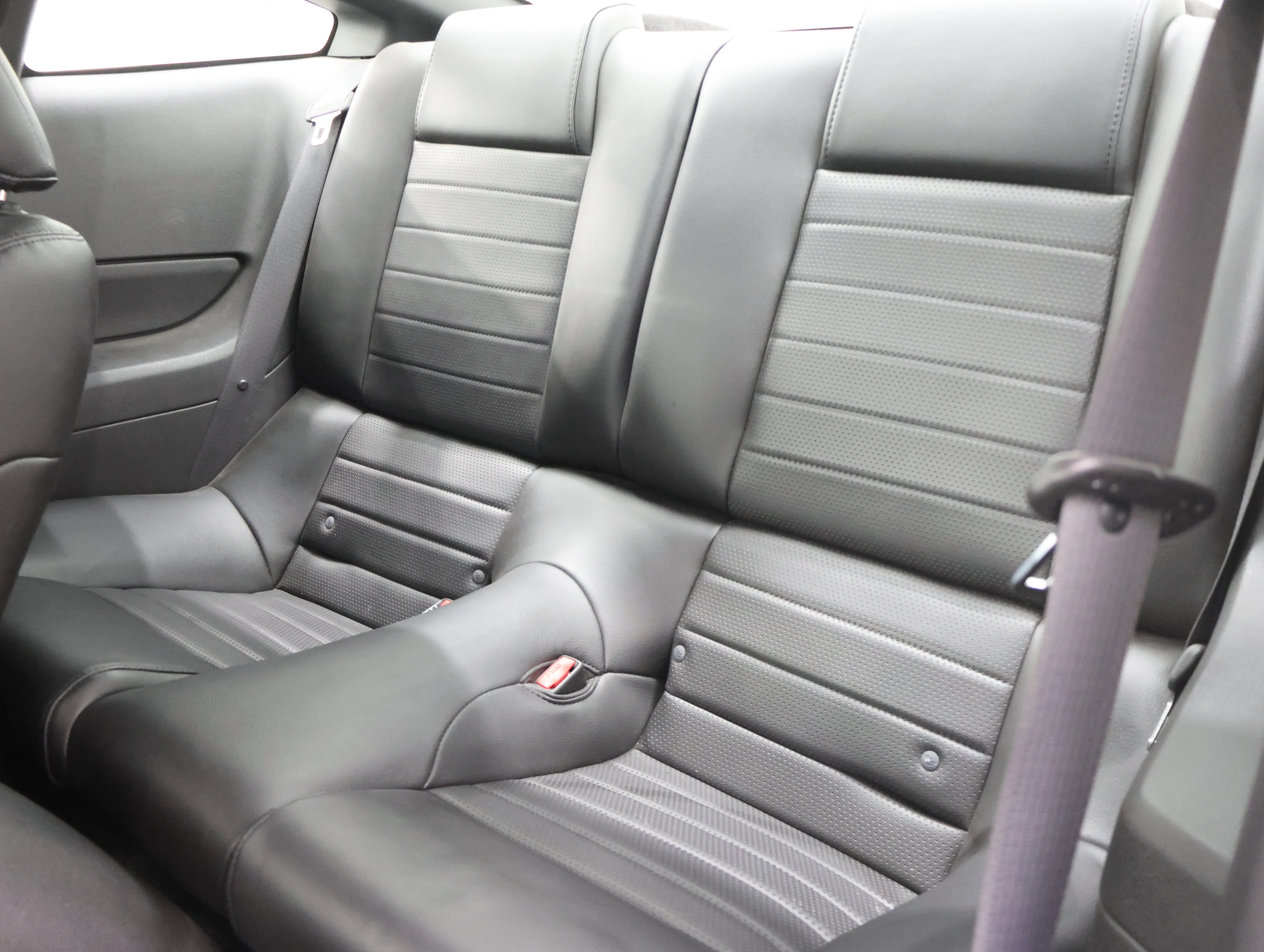 Used 2007 Performance White Ford GT Premium image 9