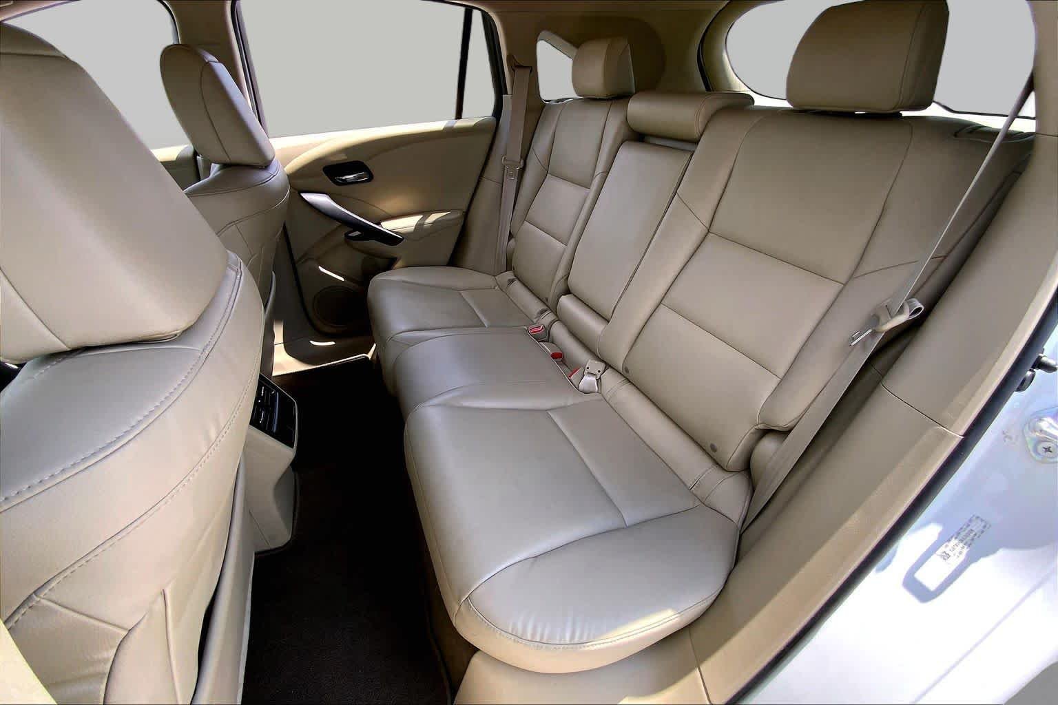 Used 2018 White Diamond Pearl Acura  image 20