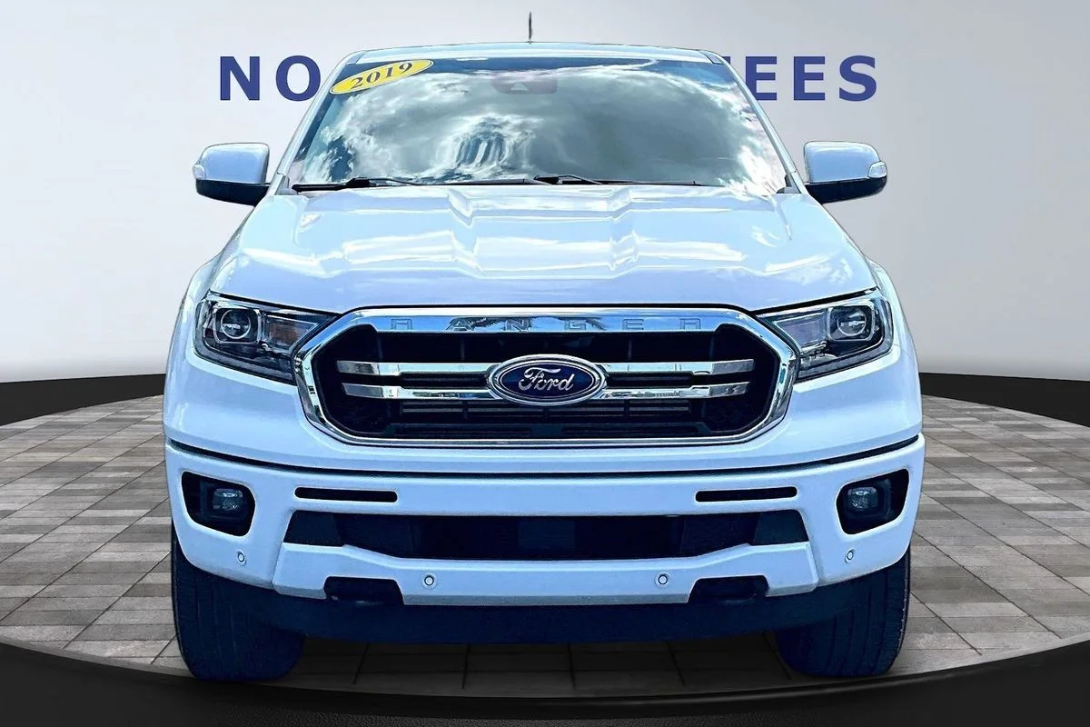 Used 2019  Ford LARIAT image 2