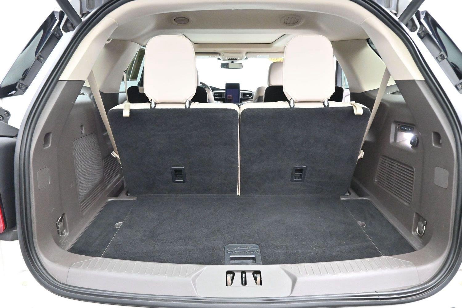 Used 2020 Star White Metallic Tri-Coat Ford Platinum image 9