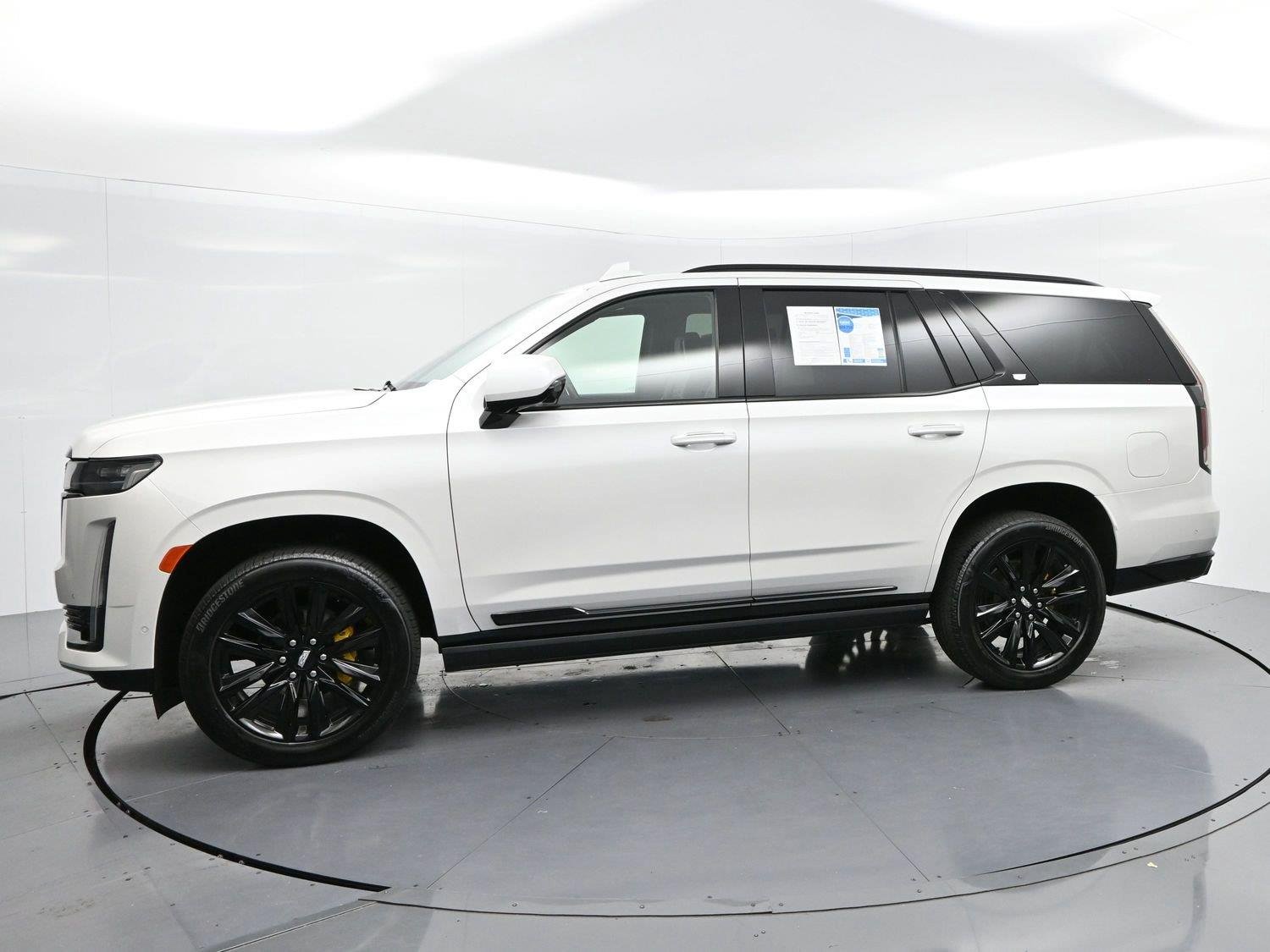 Used 2021 CRYSTAL WHITE TRICOAT Cadillac Sport Platinum image 4