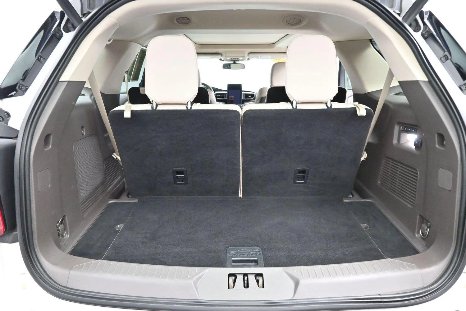 Used 2020 Star White Metallic Tri-Coat Ford Platinum image 9