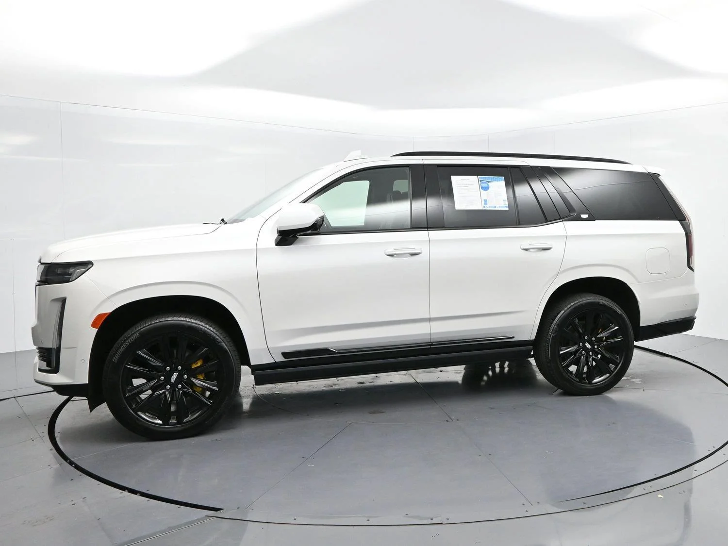 Used 2021 CRYSTAL WHITE TRICOAT Cadillac Sport Platinum image 4
