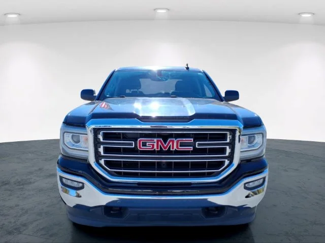 Used 2017 Black GMC SLE image 3