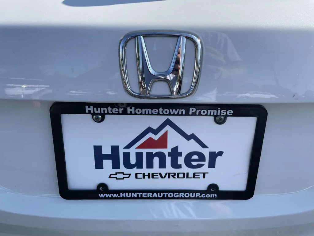 Used 2018 White Honda LX image 11