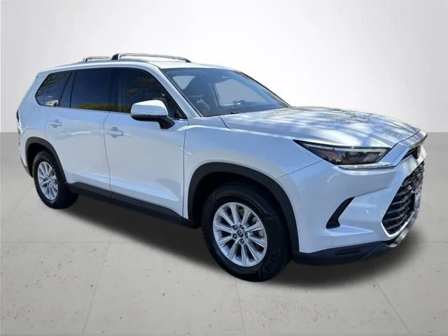 Used 2024 Beige Toyota XLE image 4