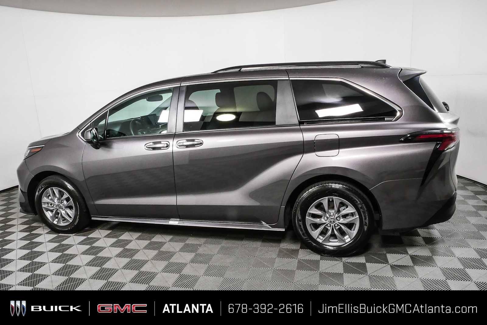 2024 Toyota Sienna XLE - Photo 29