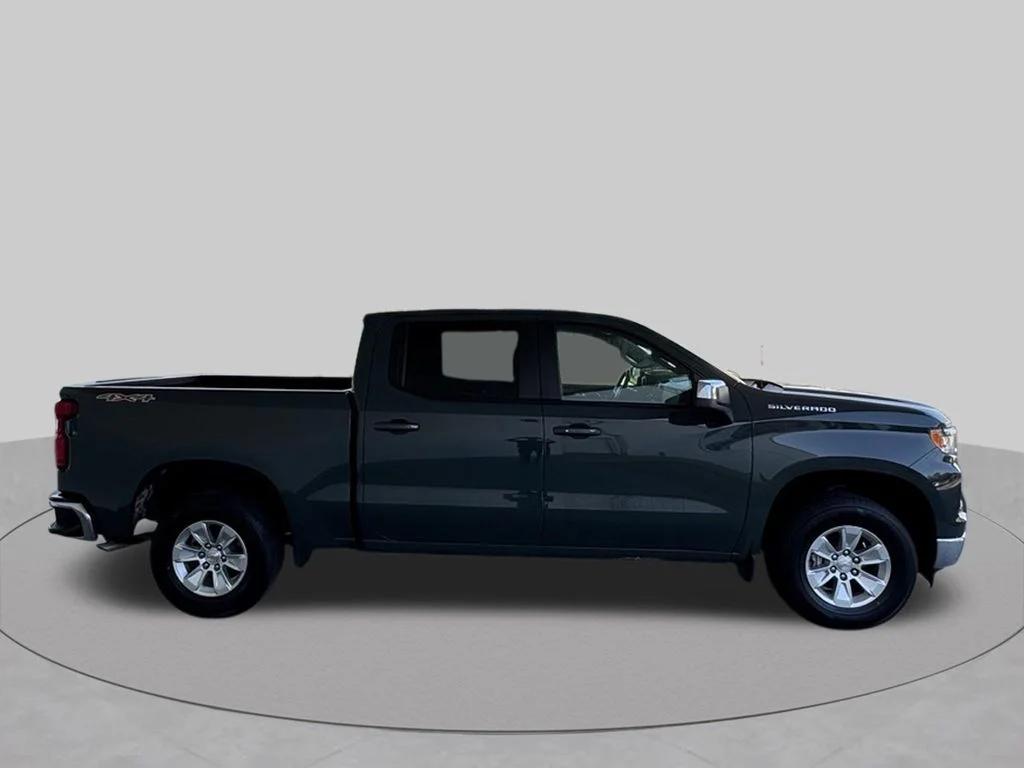 Used 2025 Gray Chevrolet LT image 7