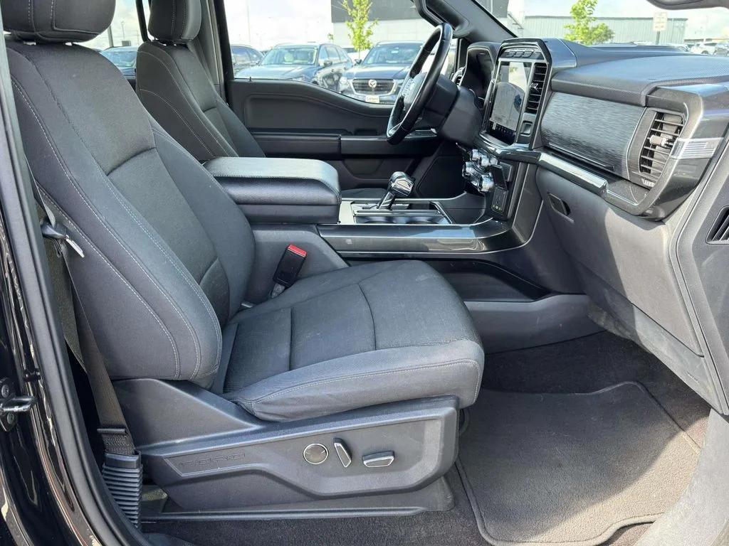 Used 2021 Black Ford XLT image 16