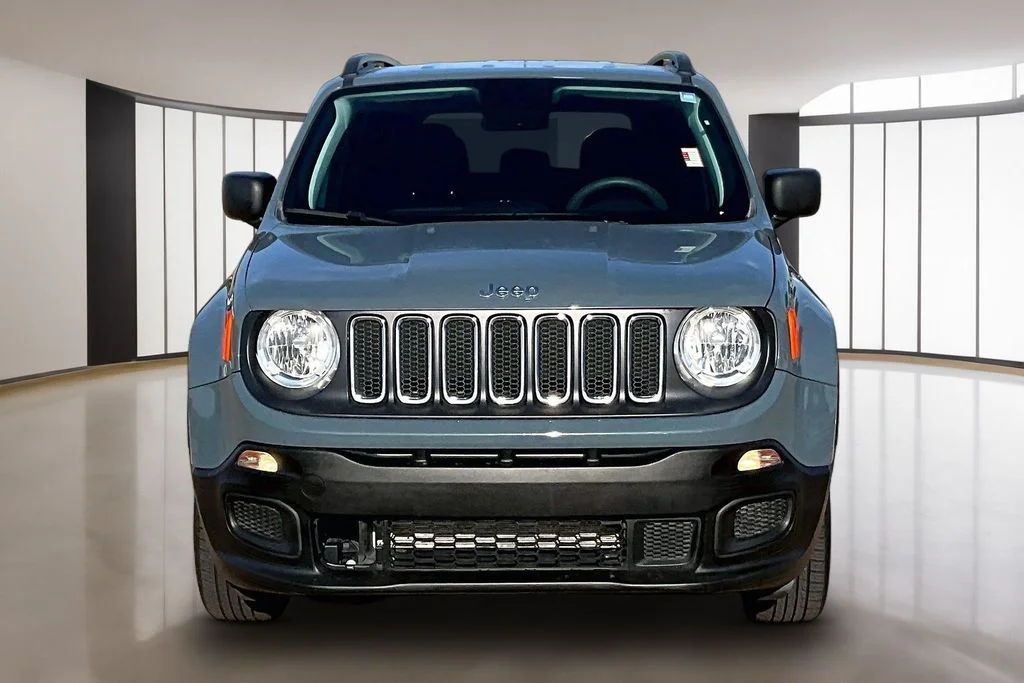 Used 2018 Gray Jeep Sport image 3