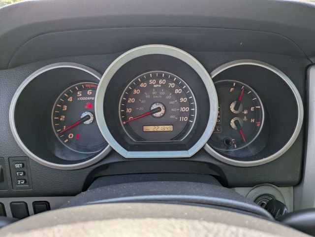 Used 2006  Toyota Limited image 23