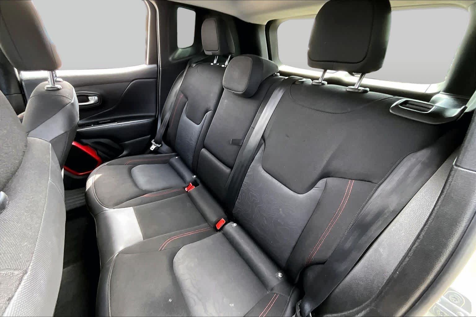Used 2017 Alpine White Jeep Trailhawk image 20