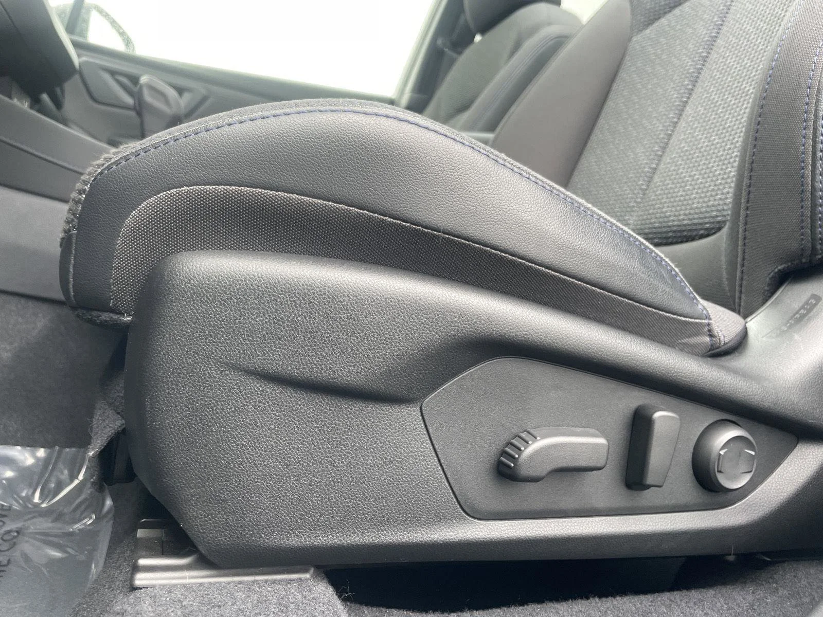 Certified Used 2025 River Rock Pearl Subaru Premium image 22