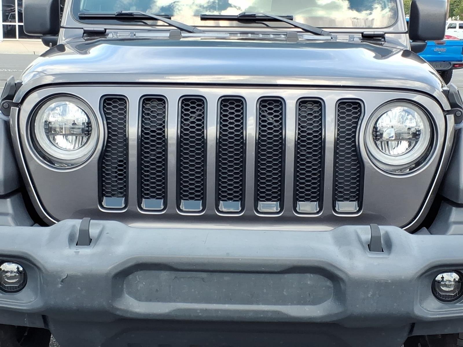 Used 2020 Granite Crystal Metallic Clearcoat Jeep Sport Altitude image 15
