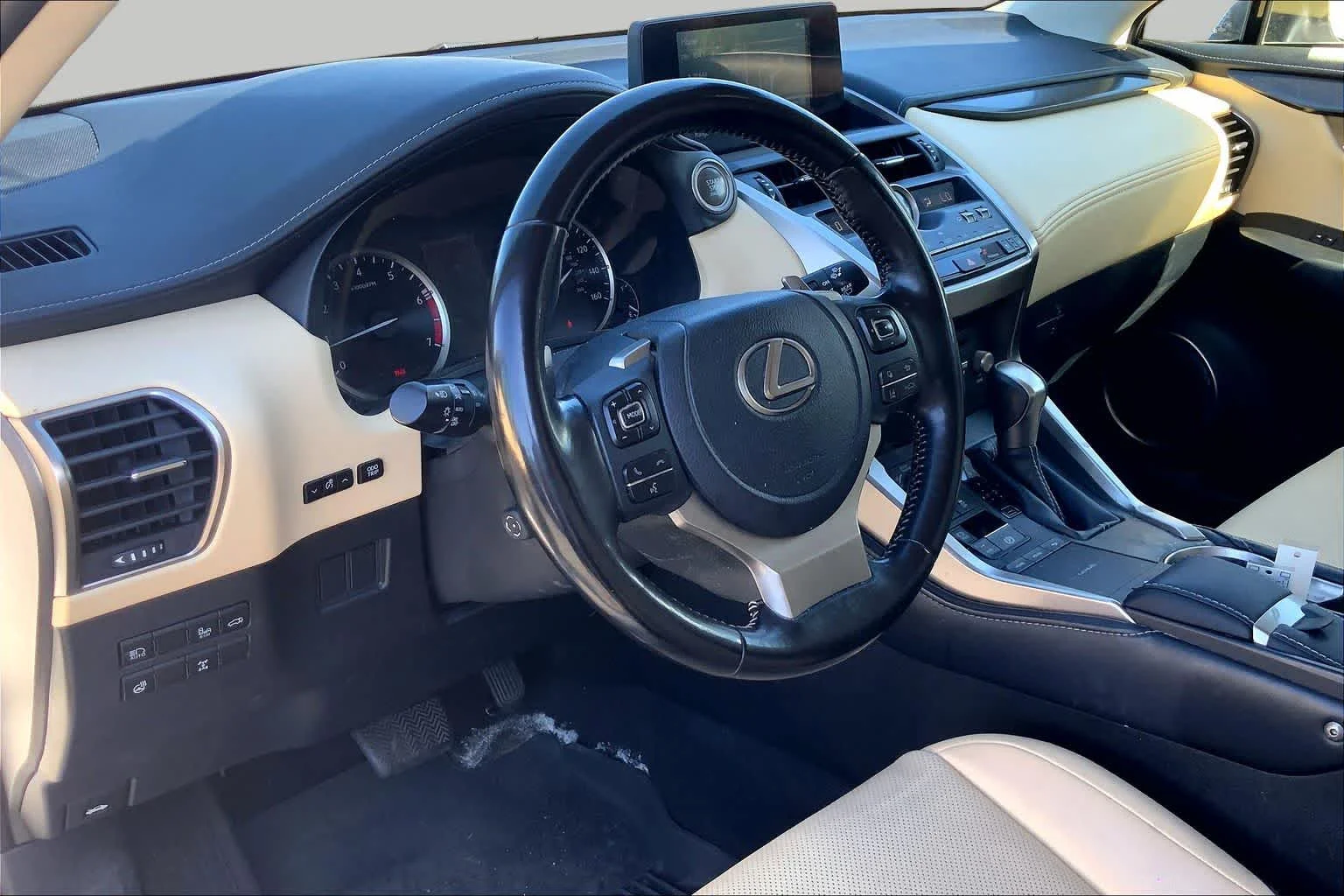 Used 2021 Eminent White Pearl Lexus  image 18