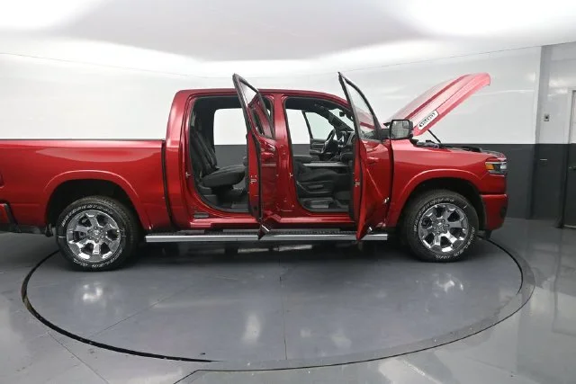 New 2026 Molten Red Pearl-Coat Exterior Paint RAM Big Horn/Lone Star image 35