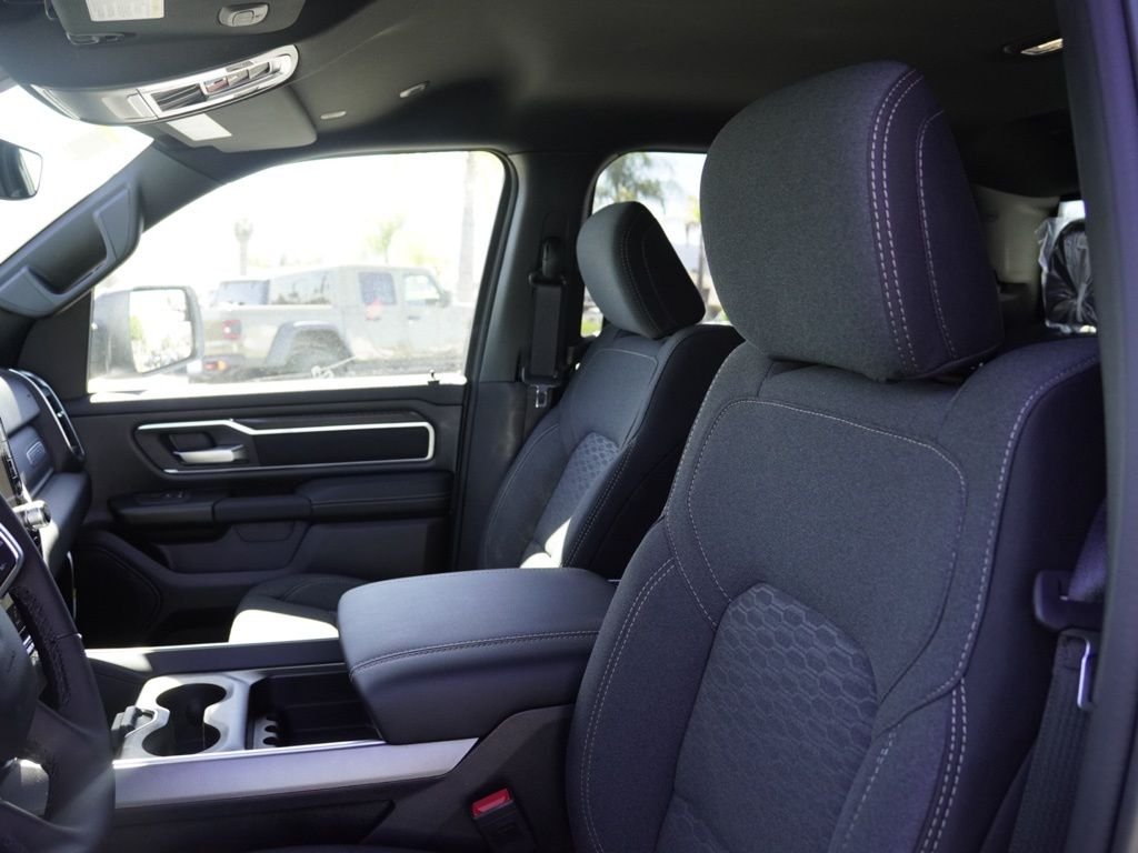 New 2026 Bright White Clear-Coat Exterior Paint RAM Big Horn/Lone Star image 17