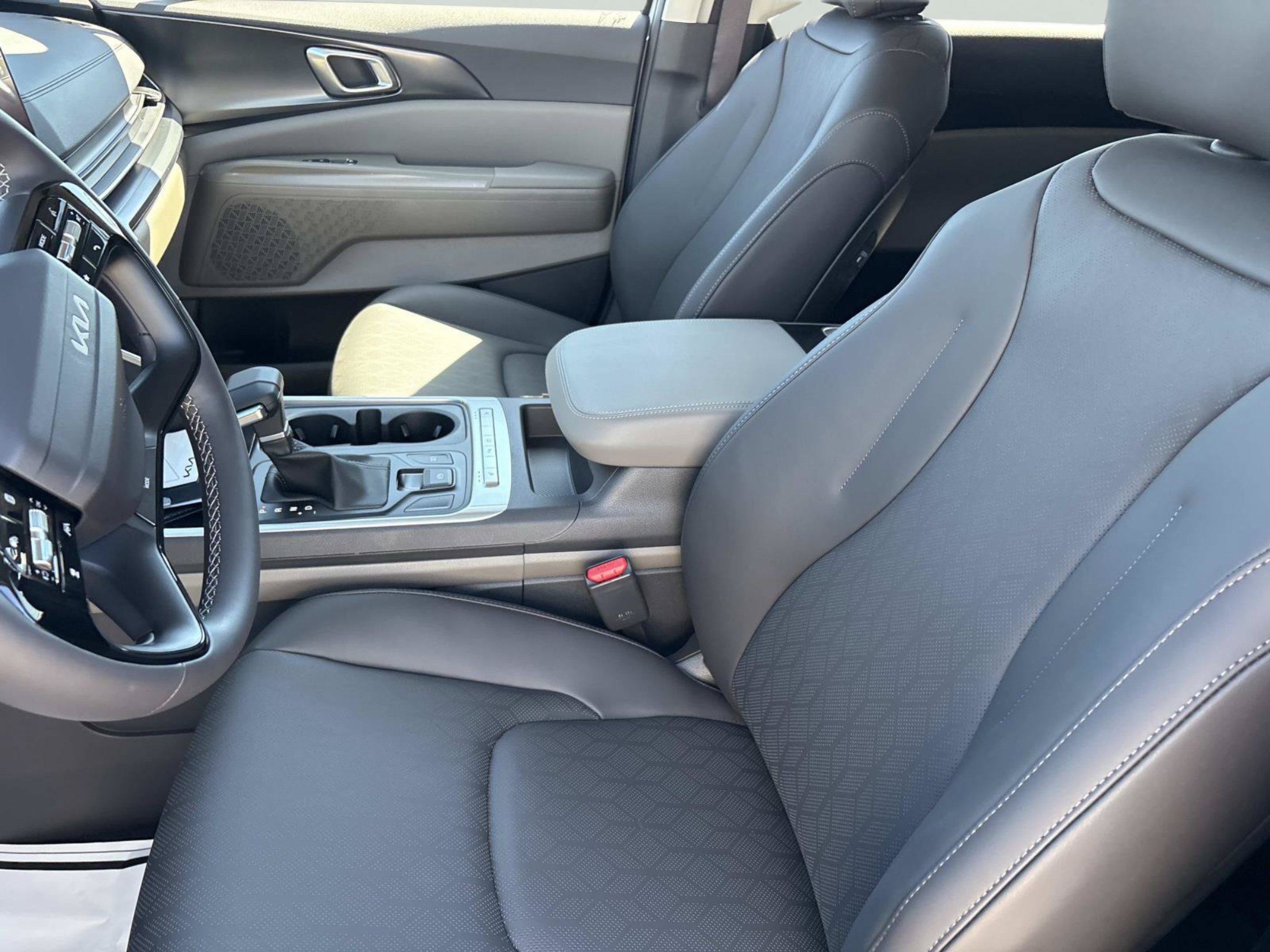 New 2027 Ceramic Silver Kia LXS image 18