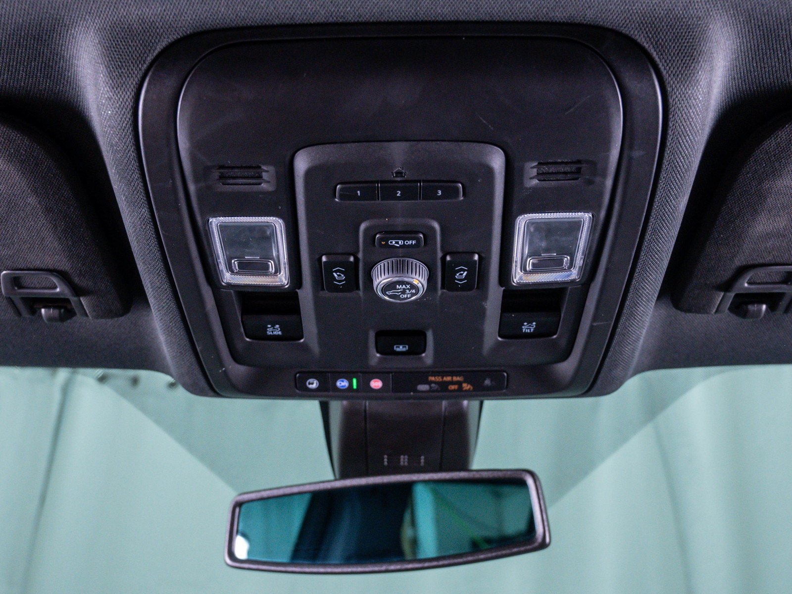 Used 2022 White Frost Tricoat GMC SLT image 28