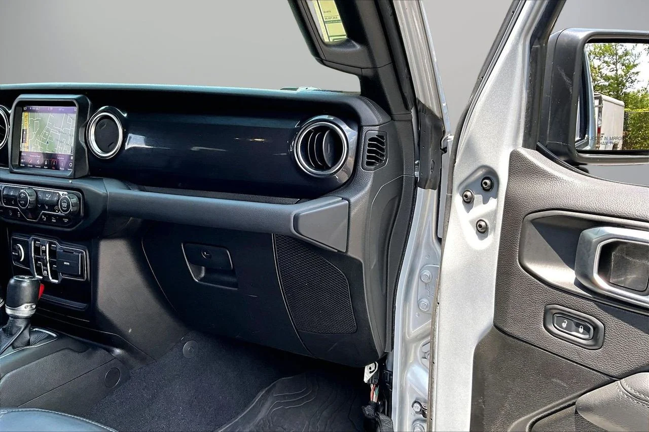 Used 2023 Silver Jeep Sahara image 19