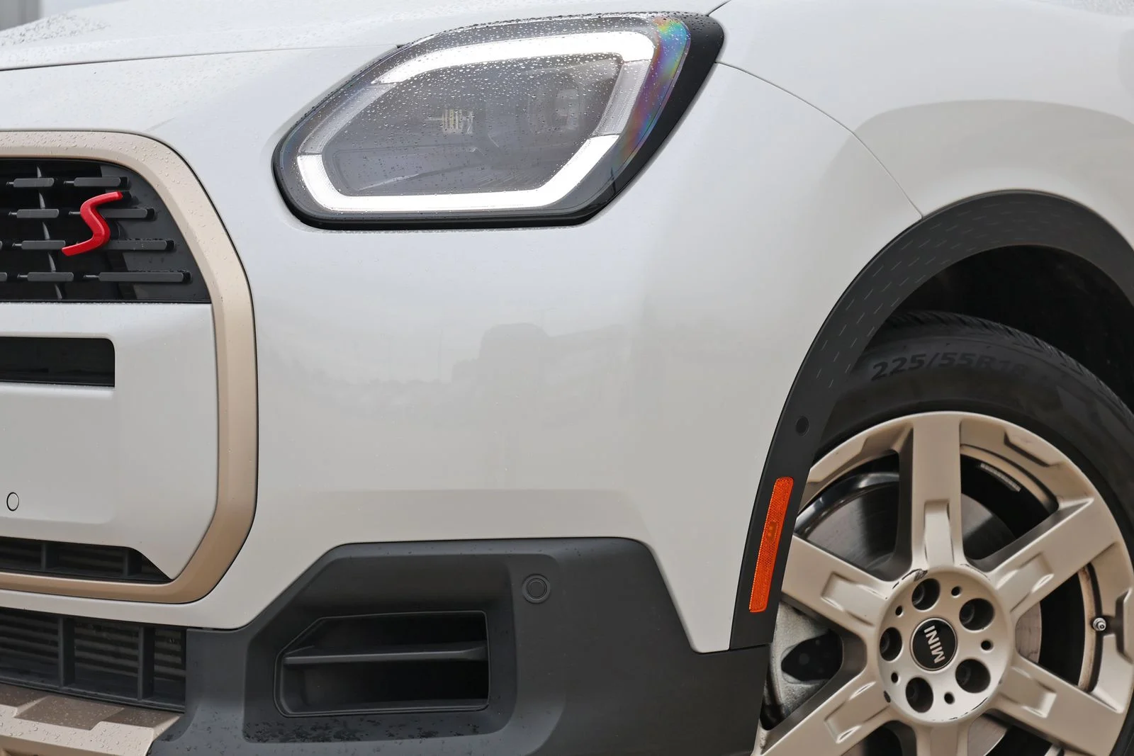 Used 2025 White MINI Signature Plus image 11