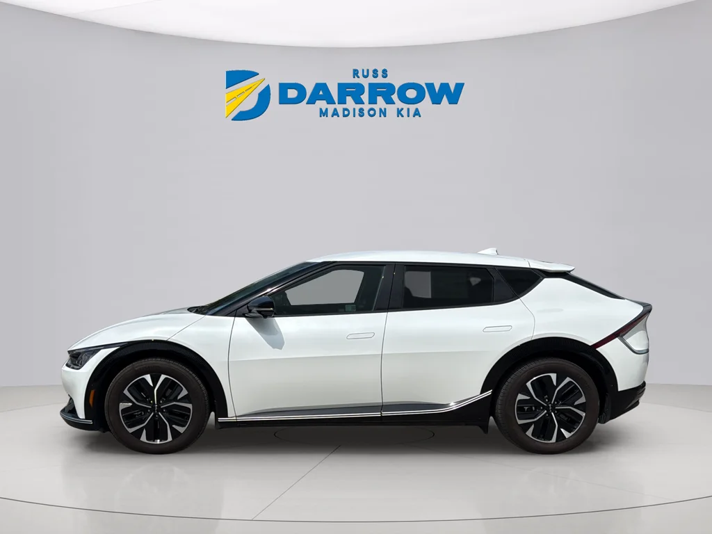 Used 2023 Snow White Pearl Kia Wind image 2