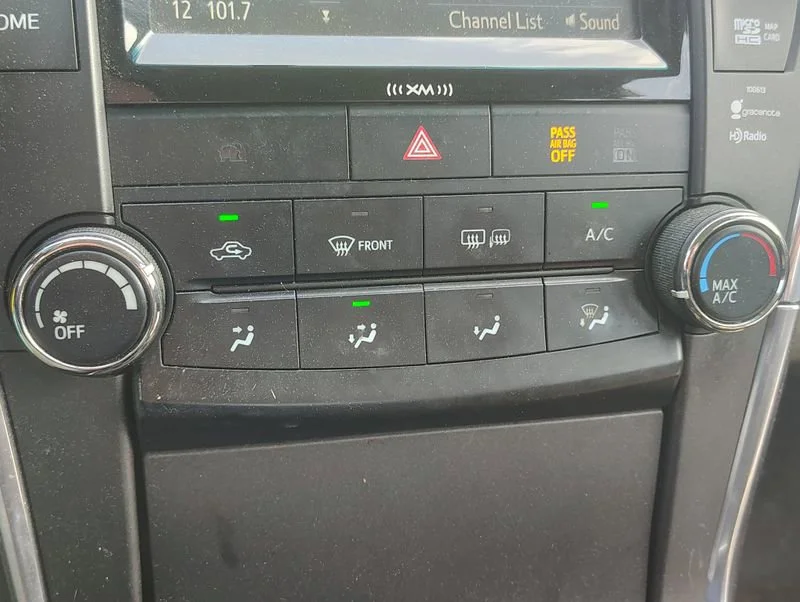 Used 2017 Gray Toyota SE image 18