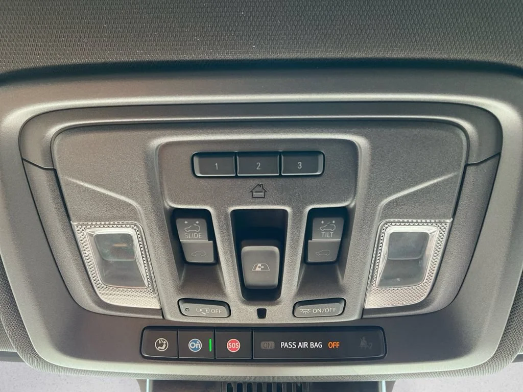 Used 2025 White Frost Tricoat GMC Denali image 11